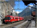 Die von bei der Fusion von der RM übernommen RBDe 566 Pendelzüge fuhren einige Zeit im RM Rot als BLS Regionalzüge.