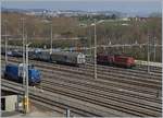 Im Rangierbahnhof Lausanne Triage rangiert eine SBB Ee 6/6 und steht eine mir noch unbekannte Diesellok. 

2. April 2019