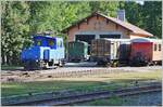 Ein Blick ins Areal der  CTVJ (Compagnie du Train à Vapeur de la Vallée de Joux) mit dem Tem II 221 N° 288 (97 85 1221 288-4, der  Spitzmaus  Tm I 102 (98 85 5230 320-4) in ungewohntem Grün, einem Gklm und einem Personenwagen Typ  Seetal . 

21. Juli 2022