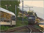 Die MOB GDe 4/4 6002 steht mit einigen Schotterwagen in Blonay; wobei das Bild auch einen von Chamby einfahrenden Zug zeigen könnte.