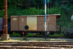 Der zweiachsige gedeckte Güterwagen mit einer offenen Plattform CEV Gk 38, ex K 38, der Chemins de fer électriques Veveysans (heute MVR - Transports Montreux–Vevey–Riviera) ist