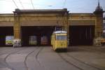 Tramway Neuchatelois: Blick in das Depot im Mai 1980, neben Stra�enbahnen waren hier auch Trolleybusse und Busse untergebracht