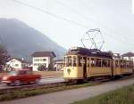 Strassenbahn Schwyz-Brunnen, Motorwagen 6 mit Anh�nger 11 bei Ingenbohl, Herbst 1963.