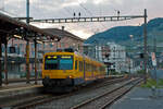 Bahnhof Vevey am 26.05.2012 um 21:11 Uhr, solangsam wird es dunkel, wie auch für den  Train des Vignes  in dieser Zugskomposition und Lackierung düster wird.