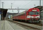 Der CJ Bt 922 und der RBDe 566 222 warten in Porrentruy auf die Abfahrt nach Bonfol.
