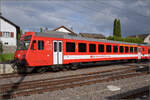 Pumpfel, das Streckenende.

Der zu NPZ RBDe 567 182 gehörige Steuerwagen CJ ABt ist schön gestaltet im Design der CJ und in einem vorbildlichen optischen Zustand. Seine NVR-Nummer lautet 50 85 80-35 382-0. Bonfol, Mai 2024.