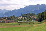Ein NPZ-Zug der BLS unterwegs nach Langnau via Belp-Bern-Burgdorf fährt in die Steigung nach Uetendorf ein.