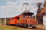 Gontenschwil - die WSB gestern, die AVA heute; im Arviv fand ich dieses Bild vom Sommer 1984 aus Gontenschwil. Das den Te 2/2 mit dem  farbige Bähnli  beim Halt in Gontenschwil. 

14. Juli 1984