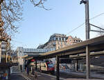 Der Bahnhof Wipkingen: Zwischen Zürich und Oerlikon gibt es drei Routen, diejenige durch Wipkingen ist die  klassische , dann gibt es diejenige durch den Käferberg via Hardbrücke, und die direkte Linie durch den unterirdischen Durchgangsbahnhof Zürich (bekannt als Zürich Löwenstrasse). Hier fährt ein S-Bahnzug der S24 nach Weinfelden aus Wipkingen aus. Triebzug 514 024. 5.März 2025  