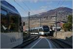 Der Bahnhof von Clies ist recht eng, und auch die Zugänge sind nicht ganz optimal, wie dieses Bild der sich beiden kreuzenden Züge mit Blick gegen Westen zeigt.