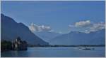 Die einen besuchen das Château de Chillon direkt, die anderen besichtigen es gemütlich vom Schiff  La Suisse  aus.