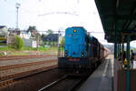 742 109 von CD Cargo mit einen G�terzug bei der Durchfahrt im Bahnhof Sokolov am 9.4.24
