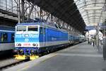 162 088-9 stand mit einen regionalzug in praha hl.n.