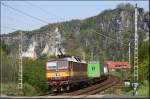 372 008 mit einem gemischen G�terzug in Rathen auf den weg nach Decin