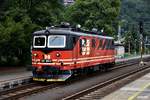121 084-8 mu�te warten auf weiterfaht im bahnhof decin hl.n.
